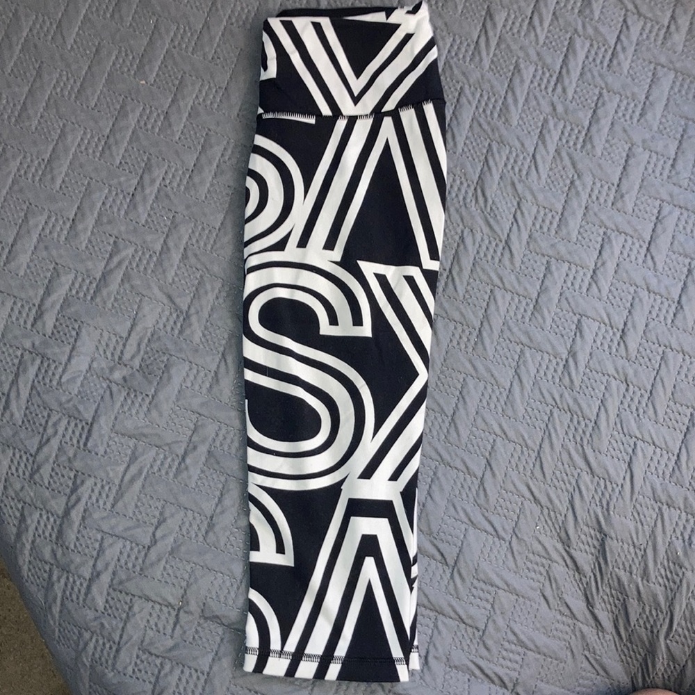 Victoria’s Secret Patterned Cropped Leggings